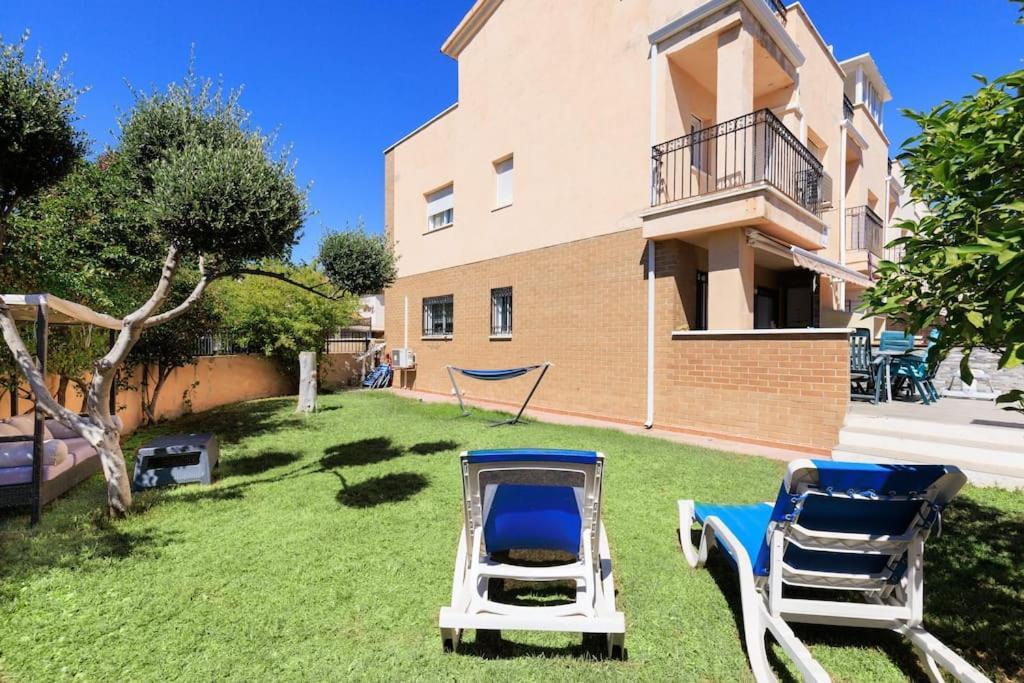 Hébergement de vacances Adosado Con Jardin En Xalets De *